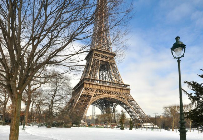 Snowing in Paris, Eiffel Tower