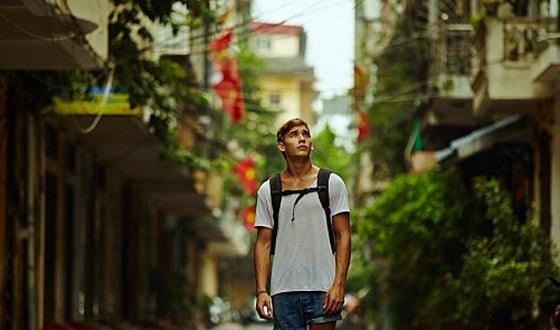 georgy-tarasov-who-directed-the-road-story-vietnam-filmed-with-a-canon-5d-mark-ii-told-1627029-fmlgddia