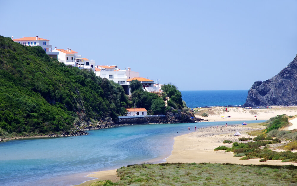 Between all the beaches of Portugal, this one is known by its clean and pristine water