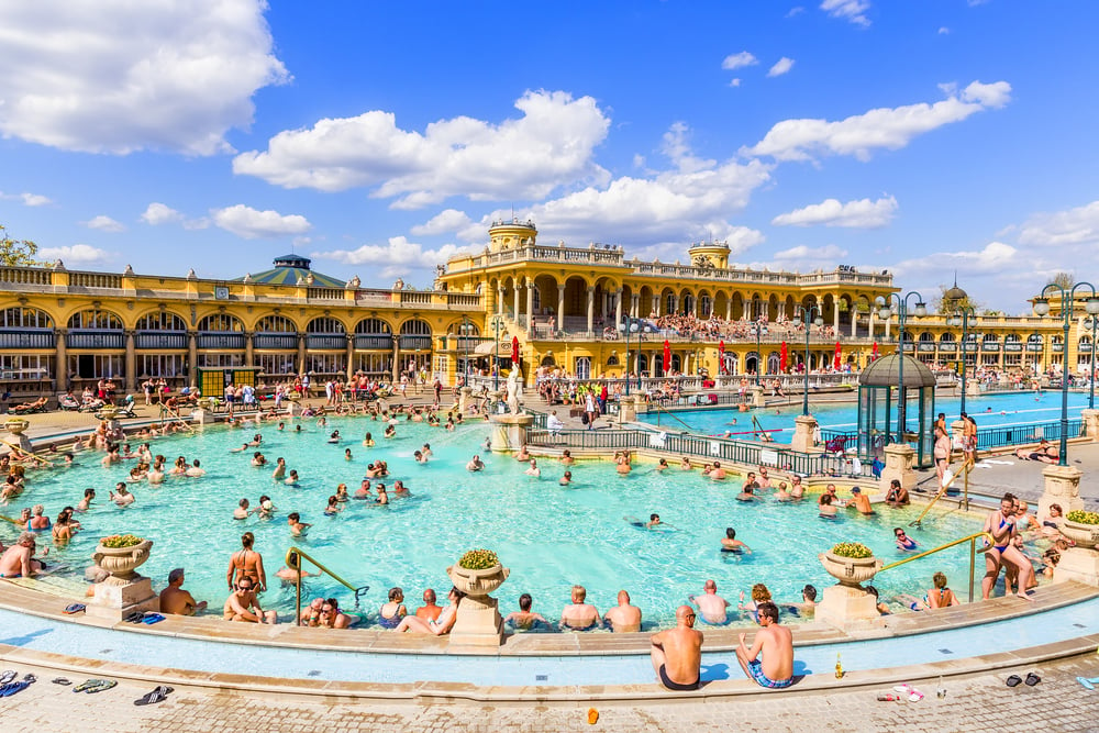 Chenyi Baths in Budapest
