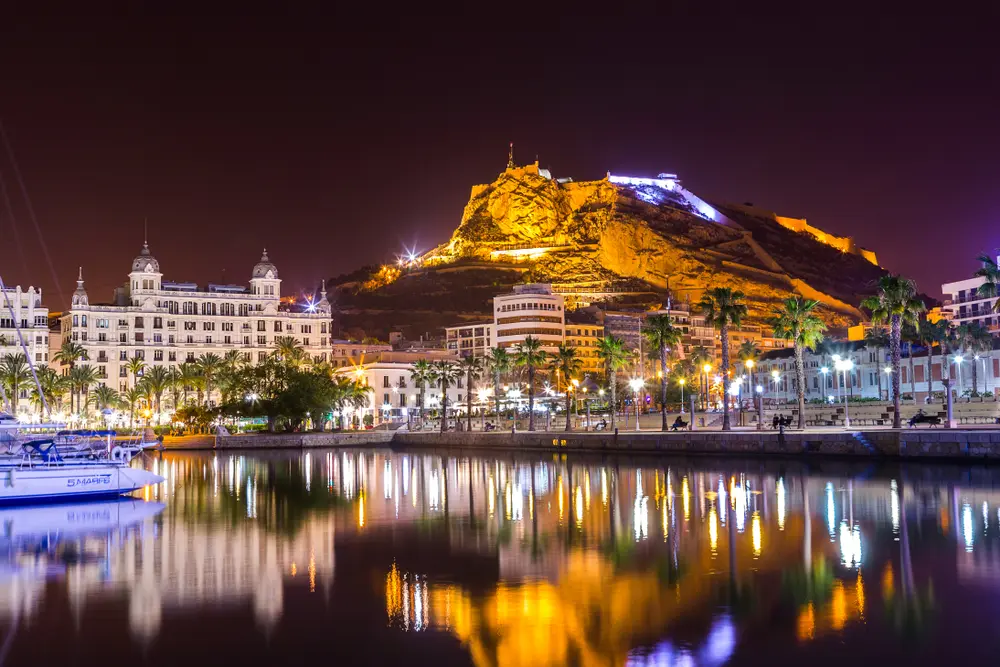 Unveiling the Nightlife Gems: The Best Bars and Clubs in Alicante