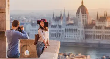 budapest-couple-taking-a-photo