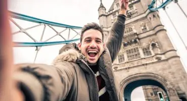 london-bridge-smiling-man