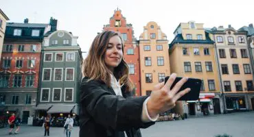 stockholm-woman-taking-selfie