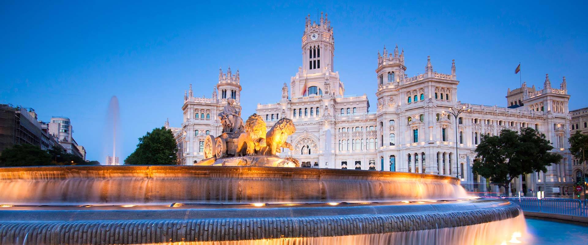 Night view of the illuminated Cybele Fountain in Madrid.