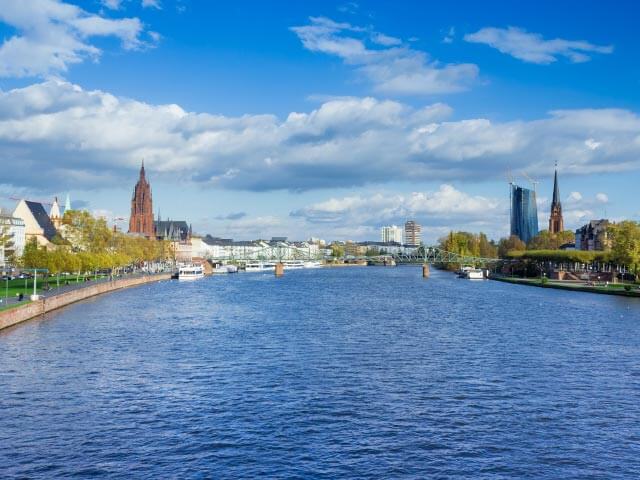 Book a cheap flight and hotel in Frankfurt with onefront-Opodo
