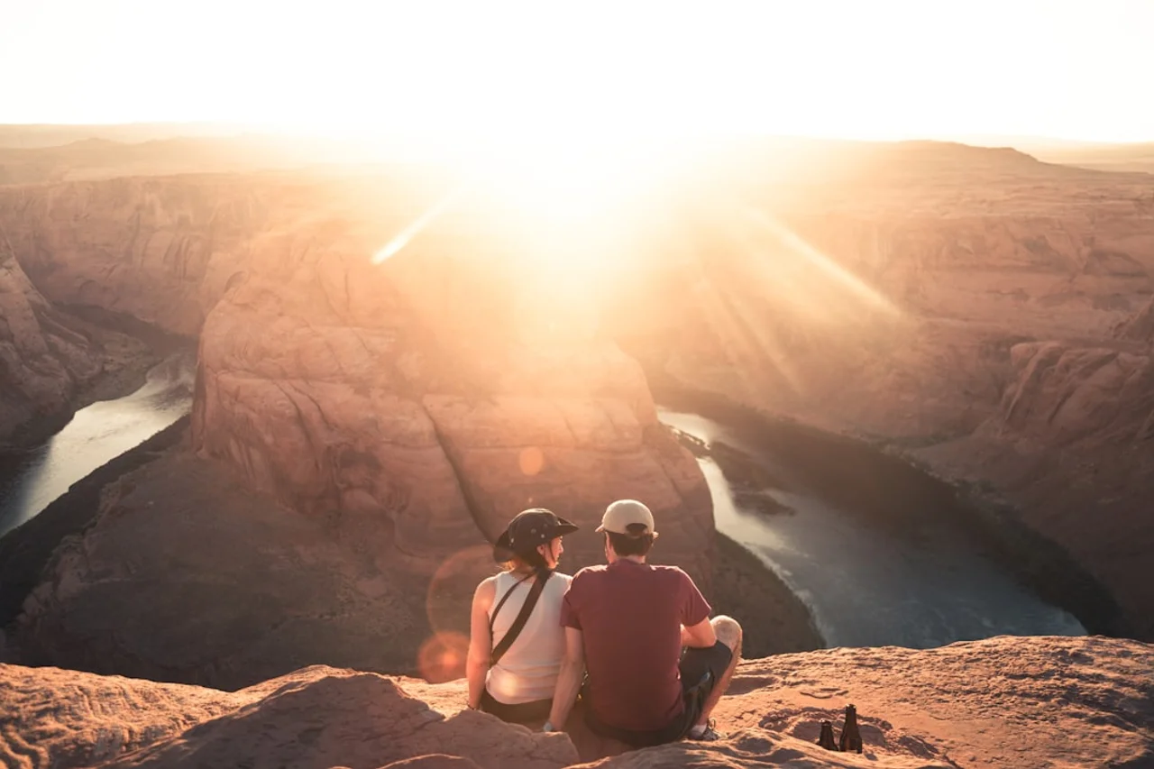 Two holidaymakers admiring mountain scenery on a break booked through Opodo Prime.