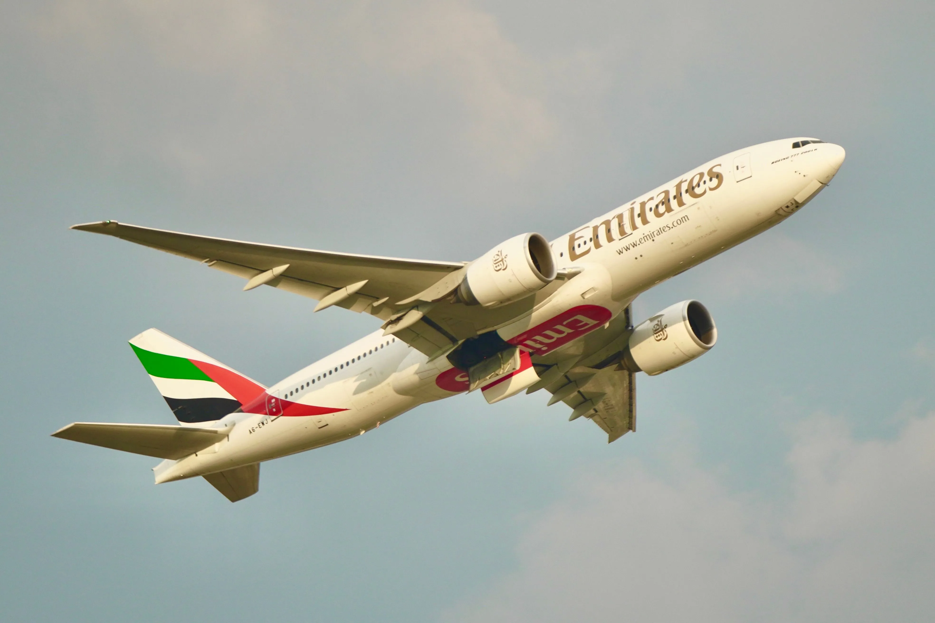 Emirates hand luggage and hold luggage allowance explained